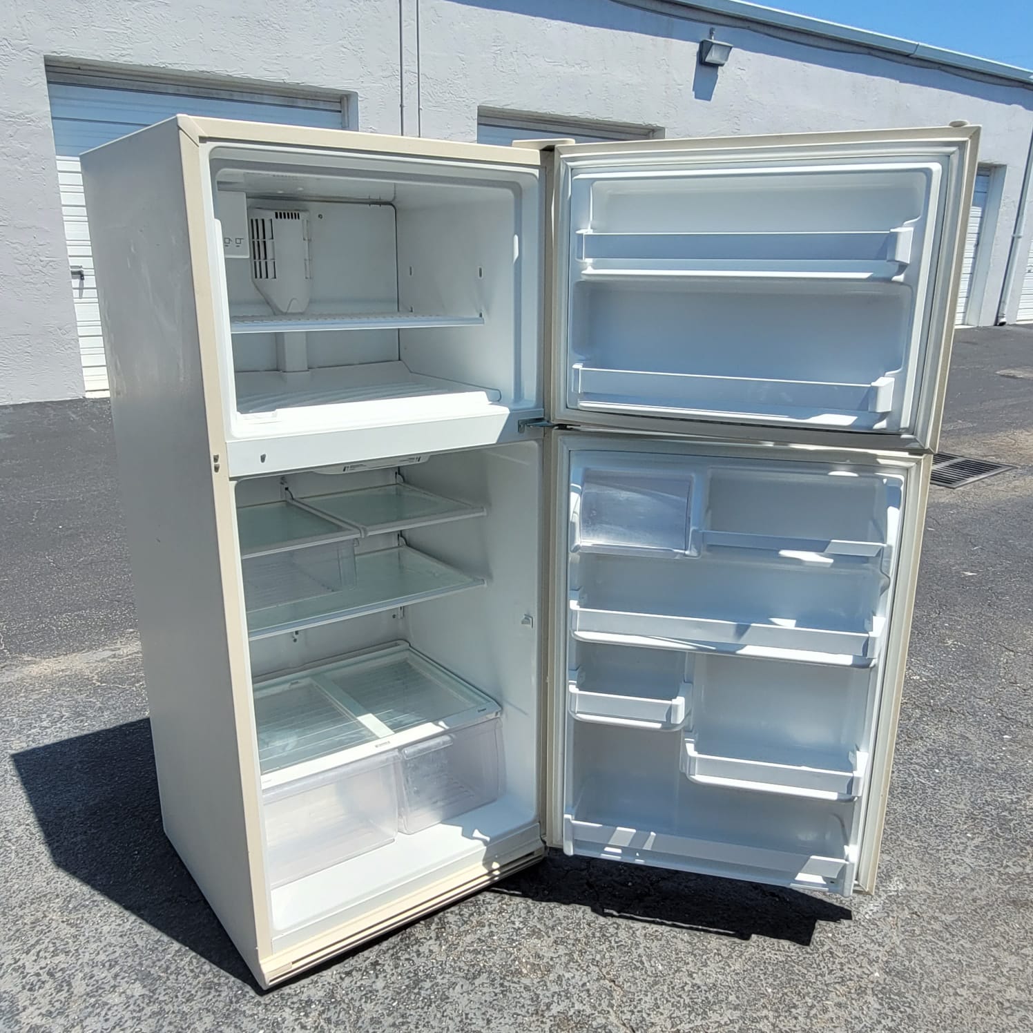 Kenmore Top and Bottom Refrigerator Kenmore Top and Bottom Refrigerator